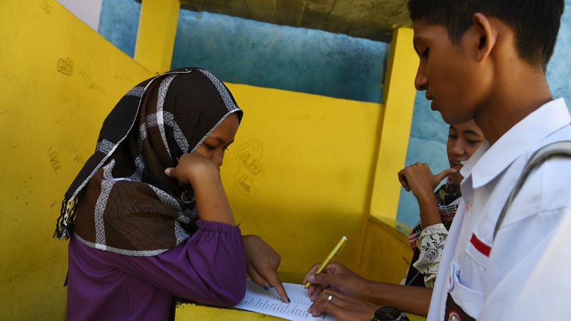 Antusiasme Pelajar saat Hari Pertama Masuk Sekolah Pascagempa Palu