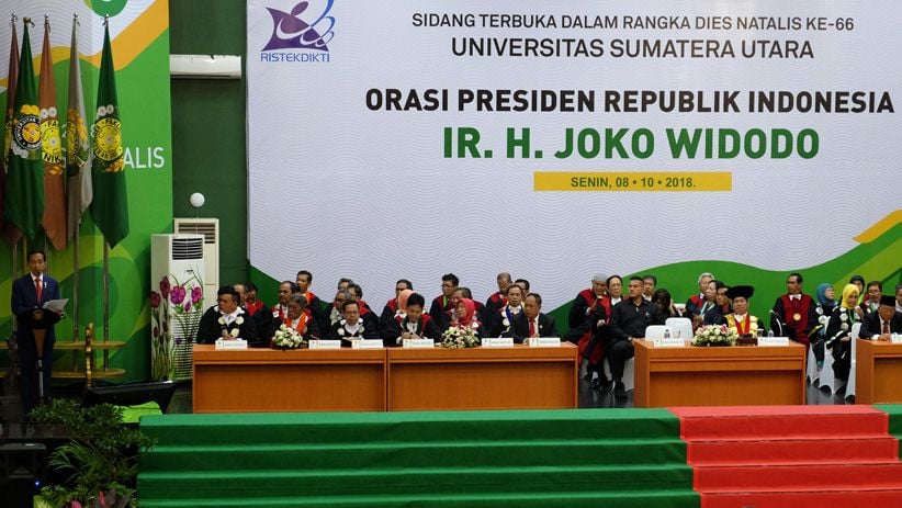Presiden Jokowi Sampaikan Orasi Ilmiah di Depan Ribuan Mahasiswa USU