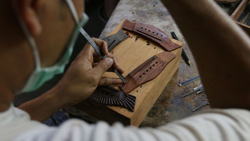 Gitar Pahat Asal Bali Ini Dipesan oleh Iwan Fals hingga Musisi Top Dunia  - Bagian 2