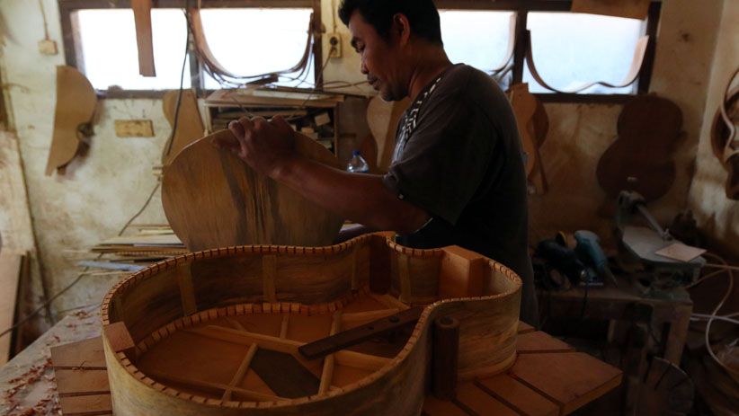 Gitar Pahat Asal Bali Ini Dipesan oleh Iwan Fals hingga Musisi Top Dunia  - Bagian 7