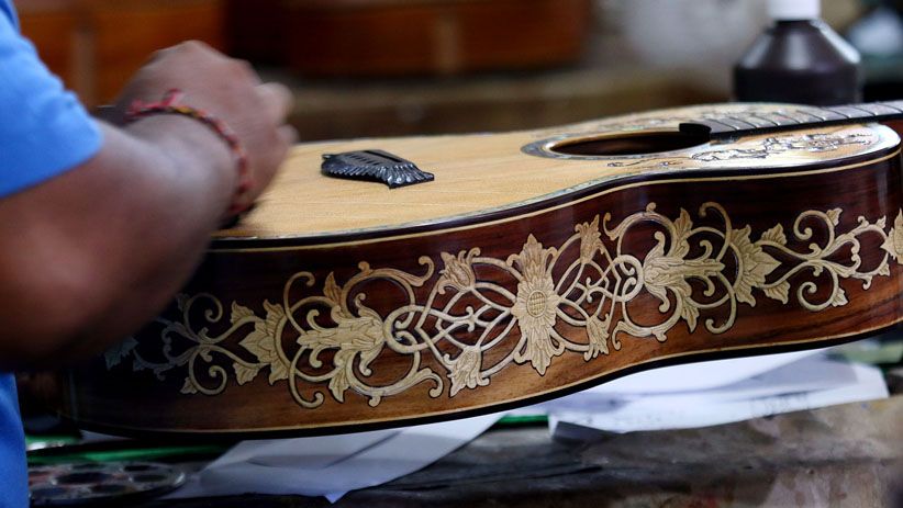 Gitar Pahat Asal Bali Ini Dipesan oleh Iwan Fals hingga Musisi Top Dunia  - Bagian 5