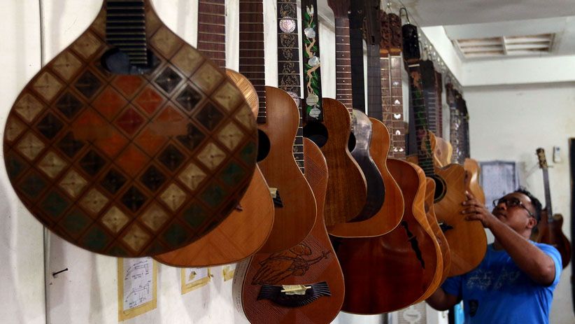 Gitar Pahat Asal Bali Ini Dipesan oleh Iwan Fals hingga Musisi Top Dunia  - Bagian 10