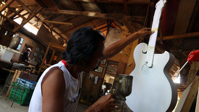 Gitar Pahat Asal Bali Ini Dipesan oleh Iwan Fals hingga Musisi Top Dunia  - Bagian 8