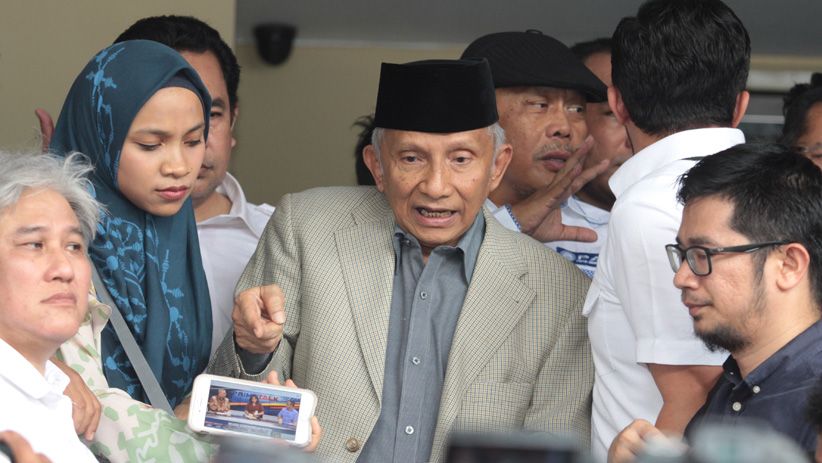 Diperiksa Kasus Hoaks, Amien Rais Dikawal Ratusan Massa - Bagian 3