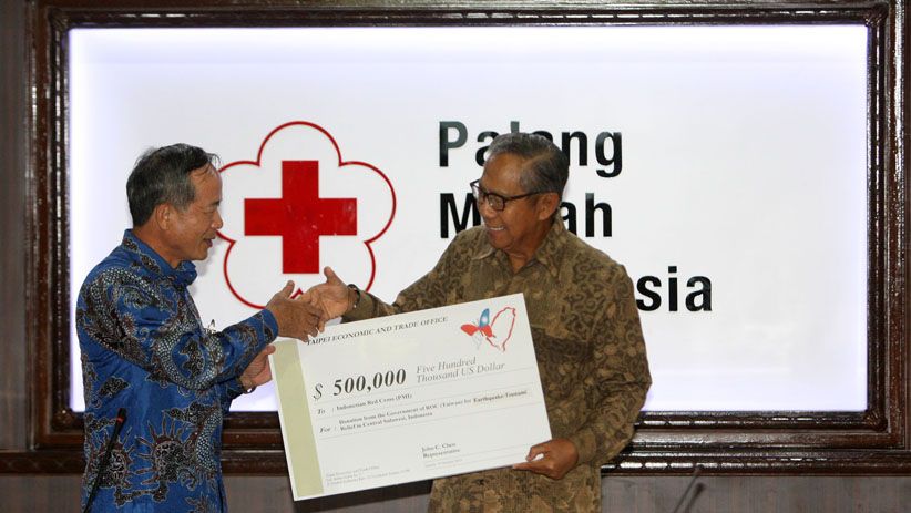 Taiwan Serahkan Donasi Rp7,3 M ke PMI untuk Korban Gempa Sulteng - Bagian 1