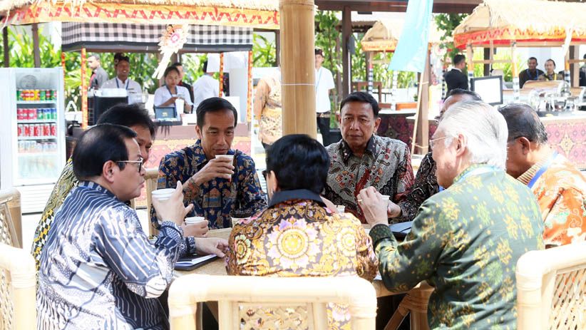 Momen Presiden Jokowi bersama Menteri Kebinet Kerja Ngopi Bareng  - Bagian 1