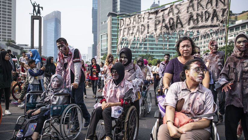 Seram, Penyandang Disabilitas Jadi Zombie di Bundaran HI  - Bagian 3
