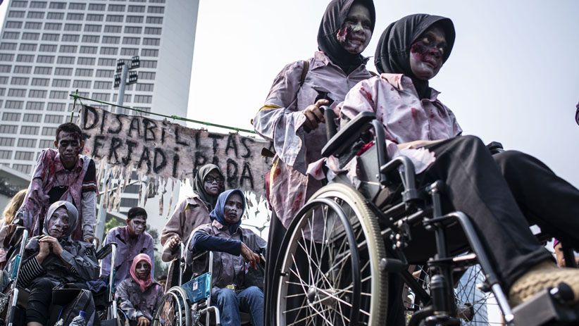 Seram, Penyandang Disabilitas Jadi Zombie di Bundaran HI  - Bagian 2