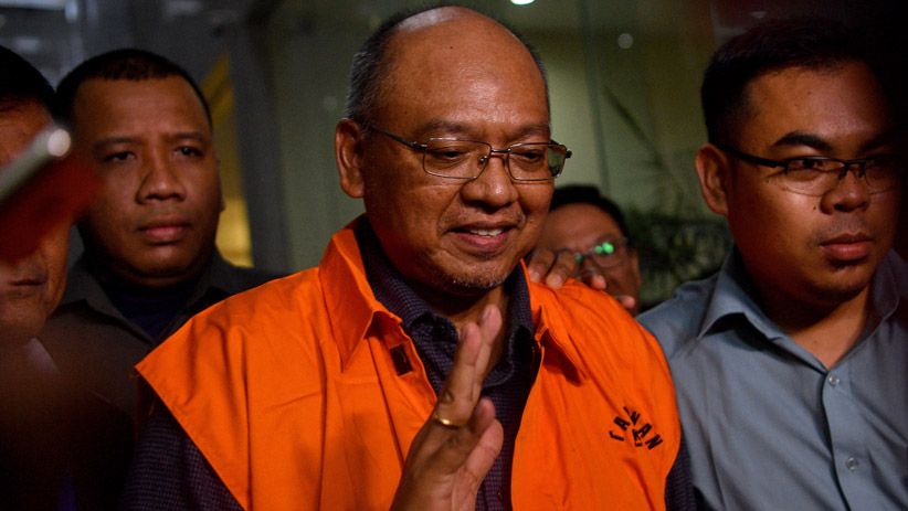 Jadi Tersangka, Bupati Malang Rendra Kresna Pakai Rompi Tahanan KPK - Bagian 2