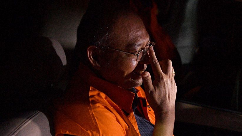 Jadi Tersangka, Bupati Malang Rendra Kresna Pakai Rompi Tahanan KPK - Bagian 3