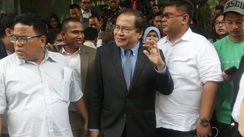 Rizal Ramli Bawa Puluhan Pengacara Laporkan Surya Paloh ke Bareskrim - Bagian 4