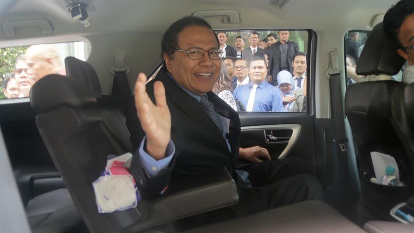 Rizal Ramli Bawa Puluhan Pengacara Laporkan Surya Paloh ke Bareskrim - Bagian 5