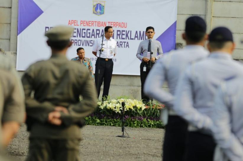 Gubernur Anies Pimpin Apel Penertiban Reklame yang Melanggar Aturan - Bagian 4