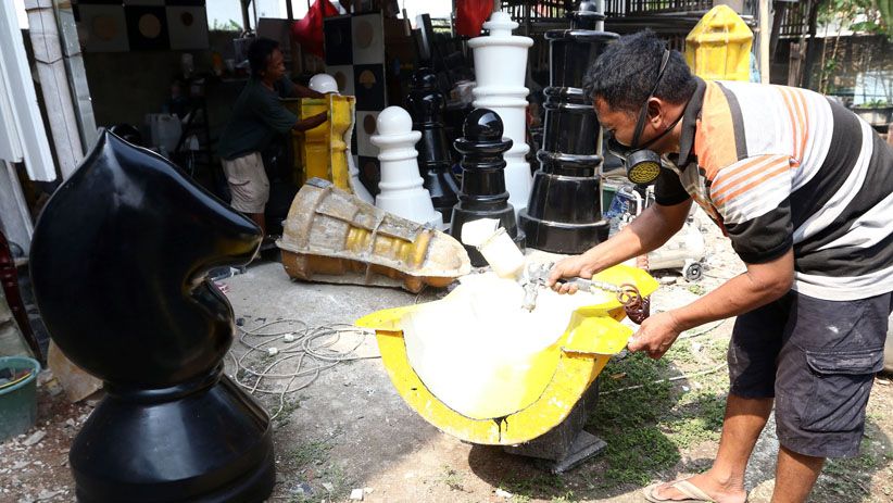 Melihat Pembuatan Catur Raksasa Seharga Rp105 Juta - Bagian 5