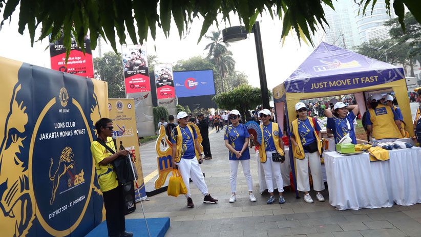 Puluhan Penyandang Tuna Netra Ikut Lomba Menyanyi saat CFD di Jakarta - Bagian 3