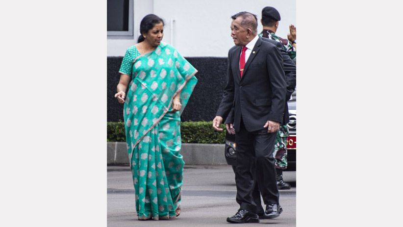 Menteri Ryamizard Ryacudu Terima Kunjungan Menteri Pertahanan India - Bagian 3