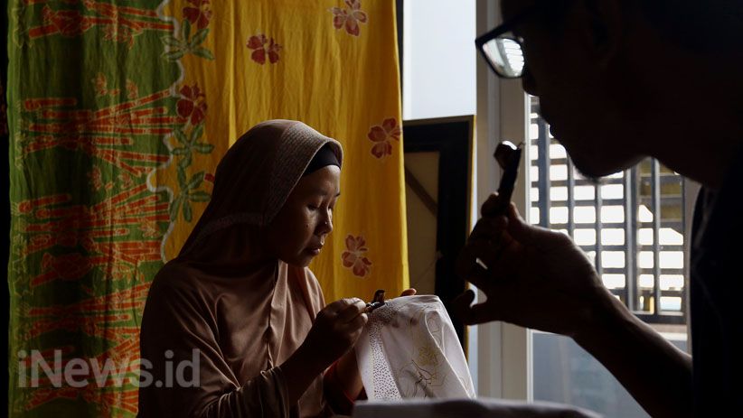 Batik Bermotif Anggrek Khas Kota Tangsel Ini Tembus Pasar Mancanegara - Bagian 4