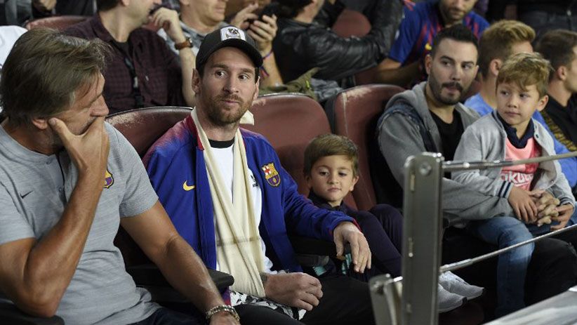 Tangan Patah, Messi Nonton Barcelona Vs Inter Ditemani Putranya - Bagian 1