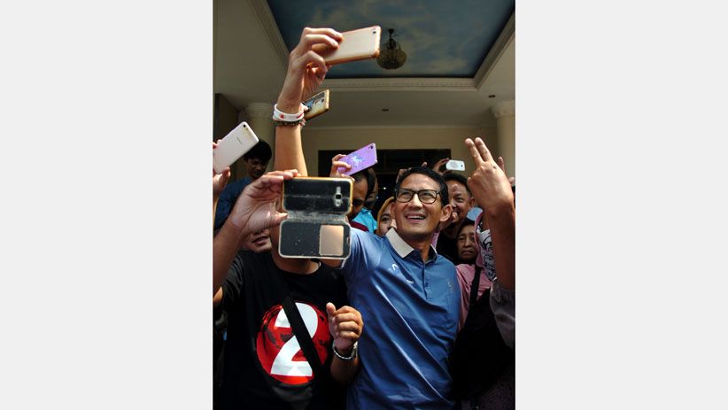 Kampanye di Jawa Tengah, Sandiaga Disambut Emak-Emak Tegal - Bagian 2