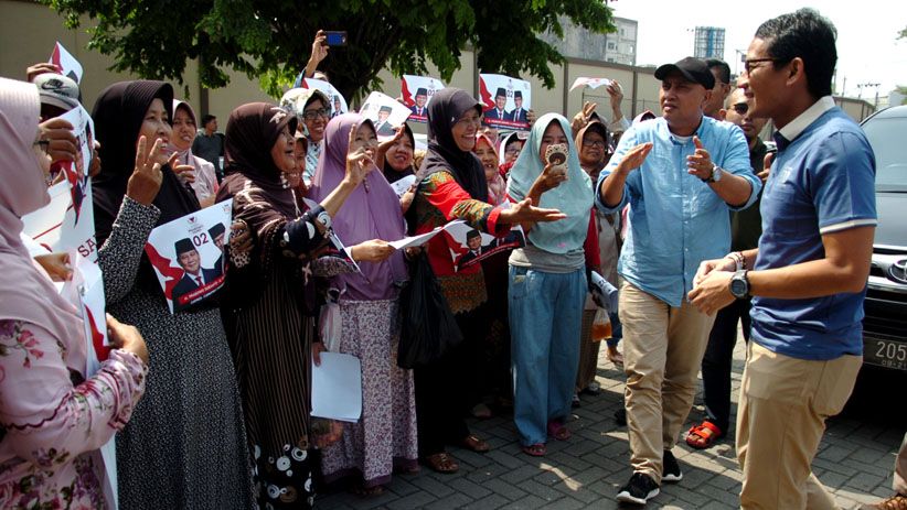 Kampanye di Jawa Tengah, Sandiaga Disambut Emak-Emak Tegal - Bagian 1