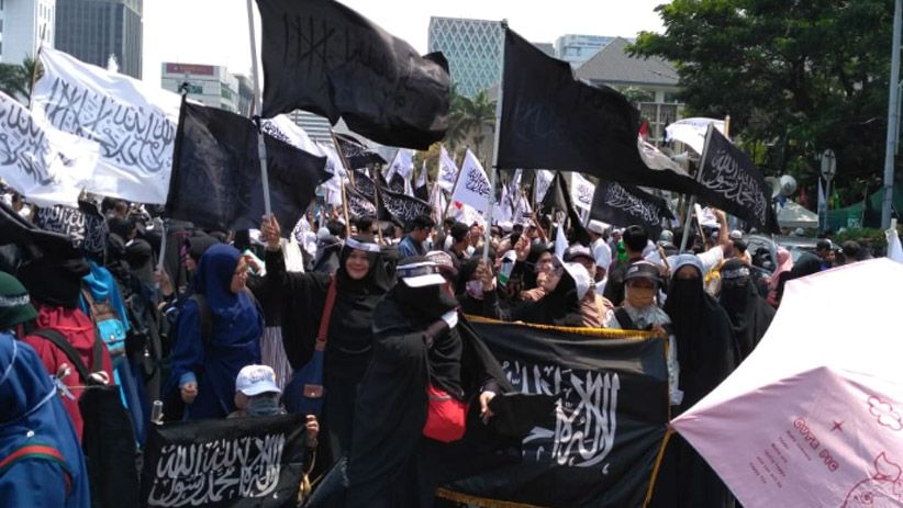 Massa Protes Pembakaran Bendera Berdatangan ke Kantor Kemenko Polhukam - Bagian 1