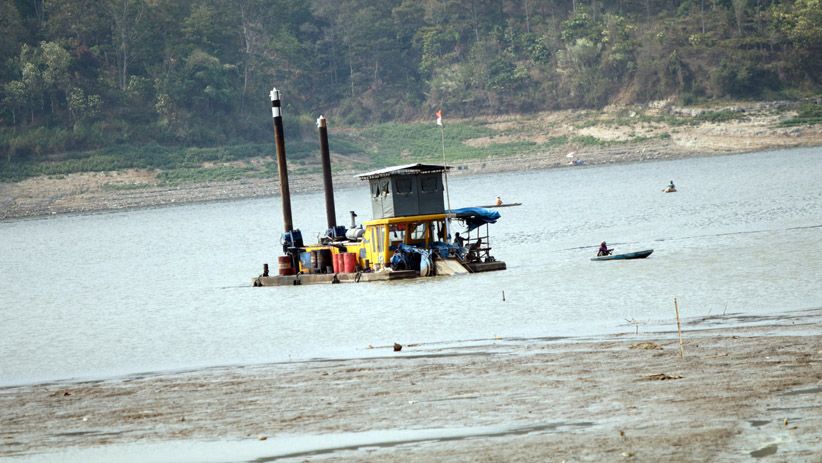 Musim Kemarau Panjang, Air Bendungan Selorejo Surut