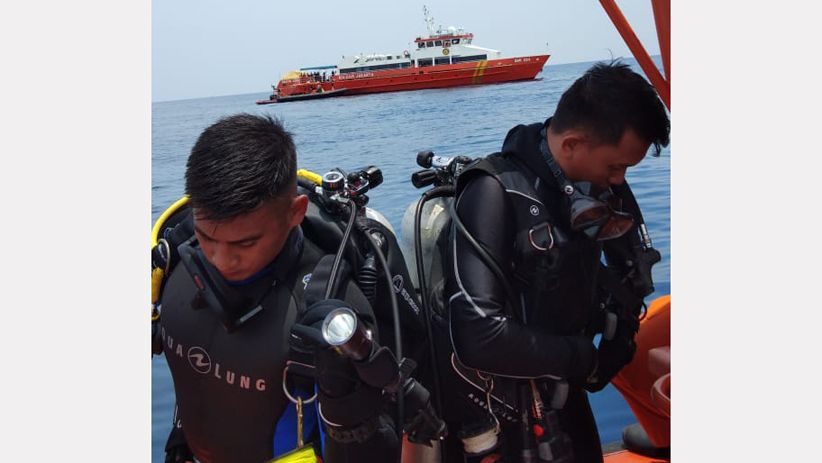  Basarnas Kerahkan Penyelam di Titik Pesawat Lion Air JT 610 Jatuh - Bagian 2