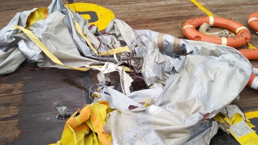 Serpihan Pesawat Lion Air JT 610 Ditemukan di Perairan Karawang - Bagian 3