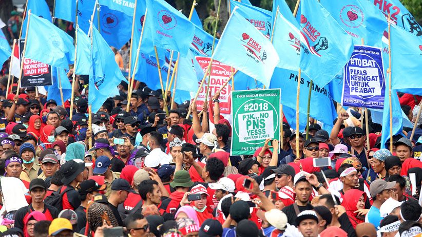 Ribuan Pegawai Honorer Menuntut Diangkat Jadi PNS - Bagian 3