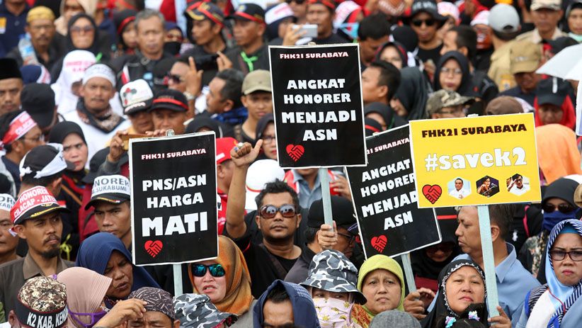 Ribuan Pegawai Honorer Menuntut Diangkat Jadi PNS - Bagian 2