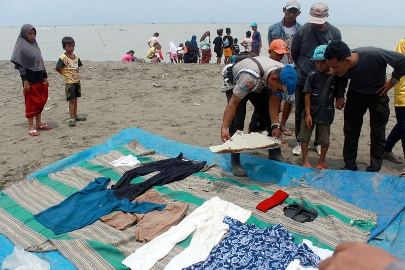 Serpihan Pesawat dan Barang Korban Lion Air Ditemukan di Bekasi - Bagian 1