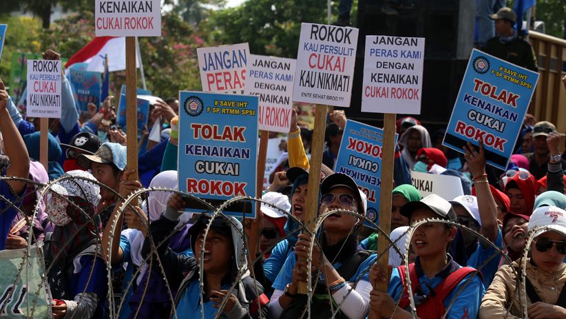 Ratusan Pekerja Tolak Kenaikan Tarif Cukai Rokok secara Drastis - Bagian 2