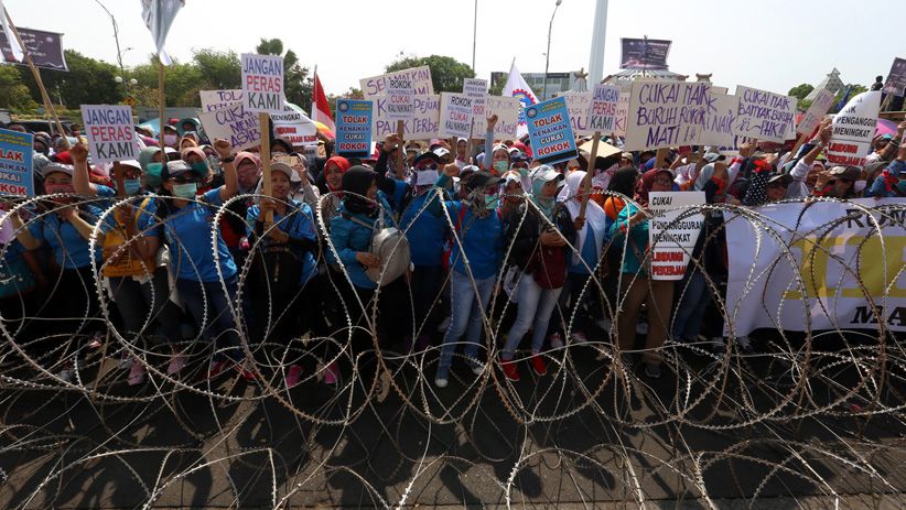 Ratusan Pekerja Tolak Kenaikan Tarif Cukai Rokok secara Drastis - Bagian 1