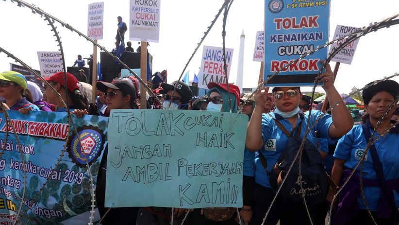 Ratusan Pekerja Tolak Kenaikan Tarif Cukai Rokok secara Drastis - Bagian 4