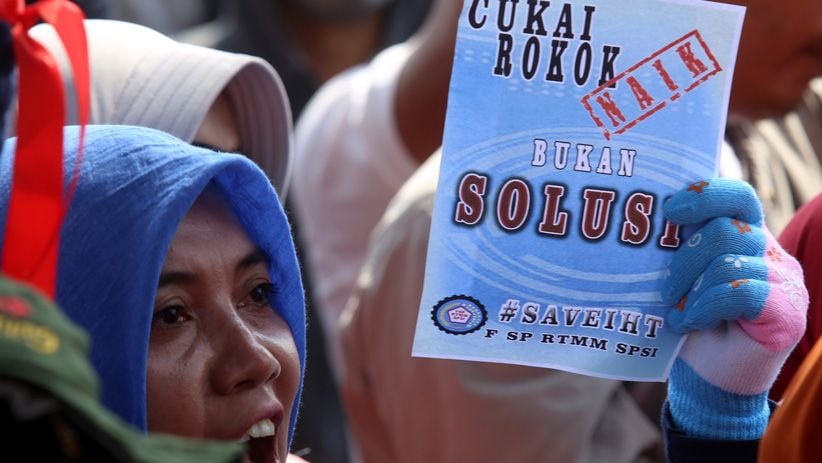 Ratusan Pekerja Tolak Kenaikan Tarif Cukai Rokok secara Drastis - Bagian 5