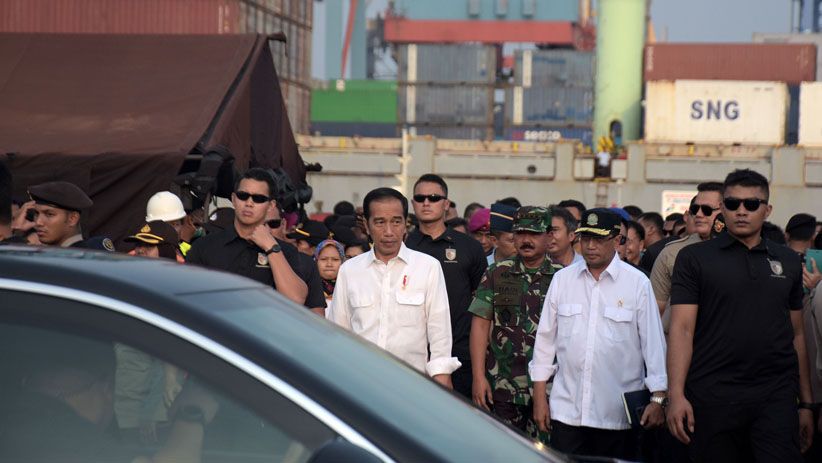 Presiden Jokowi Gelar Rapat di Tenda Posko Evakuasi Lion Air - Bagian 4