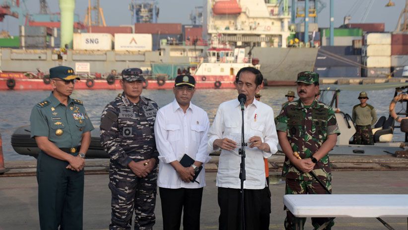 Presiden Jokowi Gelar Rapat di Tenda Posko Evakuasi Lion Air - Bagian 1