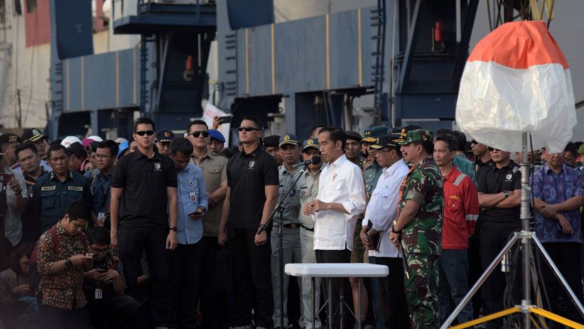 Presiden Jokowi Gelar Rapat di Tenda Posko Evakuasi Lion Air - Bagian 3