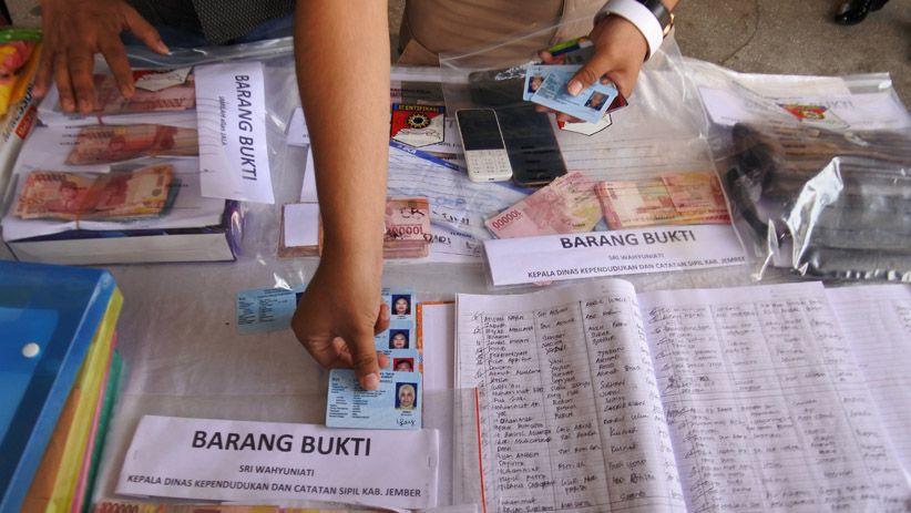 Tim Saber Pungli OTT Kepala Dinas Dukcapil Jember - Bagian 3