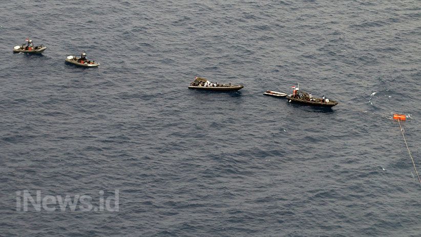 Polisi Udara Pantau Proses Evakuasi Lion Air JT 610 - Bagian 4