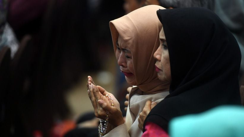 Ratusan Keluarga Korban Lion Air Desak Pencarian Terus Dilakukan - Bagian 4