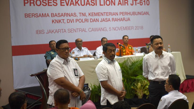 Ratusan Keluarga Korban Lion Air Desak Pencarian Terus Dilakukan - Bagian 3
