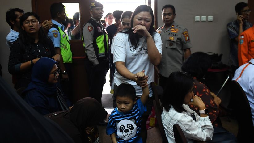 Ratusan Keluarga Korban Lion Air Desak Pencarian Terus Dilakukan - Bagian 1