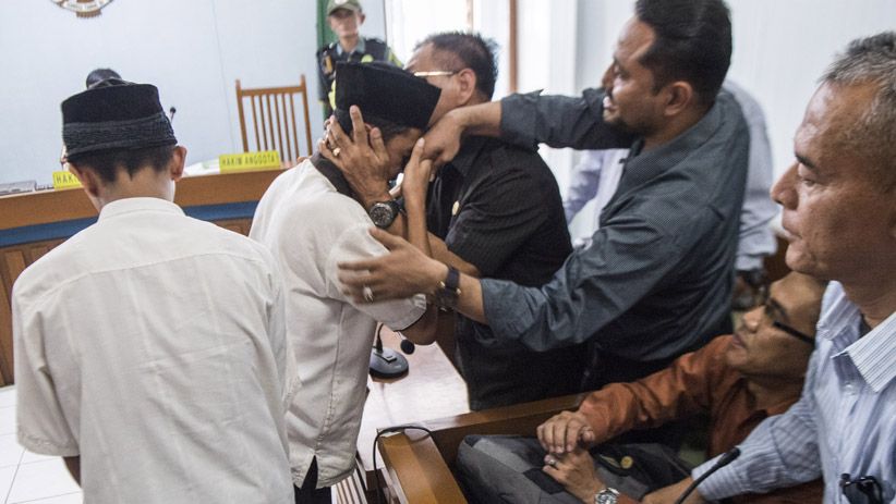 4 Pelaku Pengeroyok Suporter Persija Divonis 3,5 hingga 4 Tahun Penjara - Bagian 2