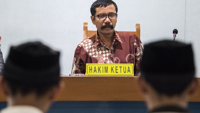 4 Pelaku Pengeroyok Suporter Persija Divonis 3,5 hingga 4 Tahun Penjara - Bagian 5