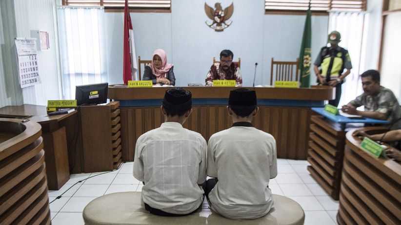 4 Pelaku Pengeroyok Suporter Persija Divonis 3,5 hingga 4 Tahun Penjara - Bagian 1