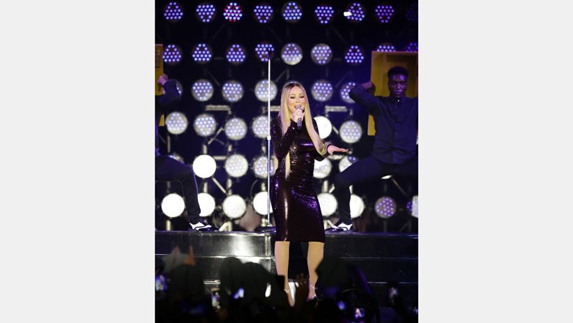 Diva Amerika Serikat, Mariah Carey Hibur Penggemar di Magelang - Bagian 2