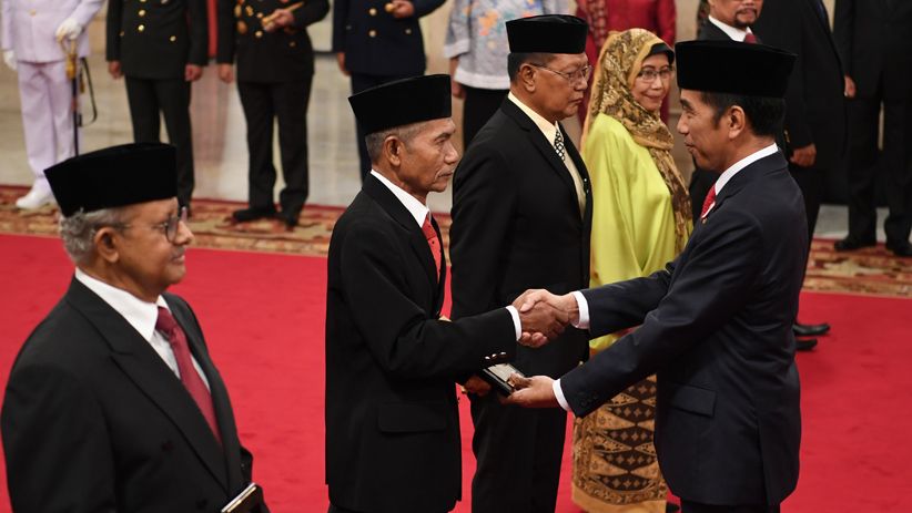 Presiden Jokowi Berikan Gelar Pahlawan Nasional kepada 6 Tokoh - Bagian 2