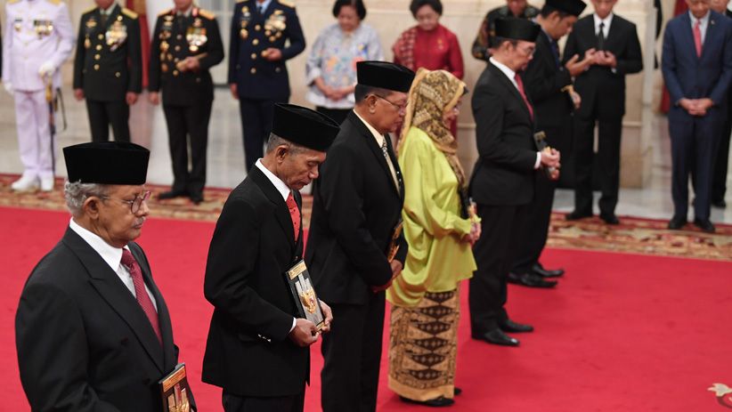 Presiden Jokowi Berikan Gelar Pahlawan Nasional kepada 6 Tokoh - Bagian 4
