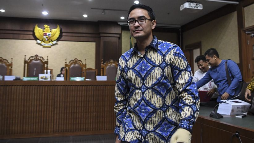 Gubernur Jambi Nonaktif Zumi Zola Dituntut 8 Tahun Penjara - Bagian 1